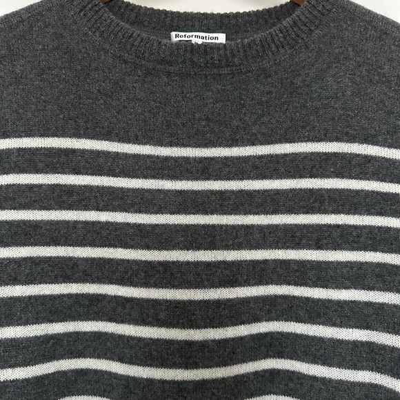 Reformation Cashmere Boyfriend Sweater, grey and white stripe, XS - Picture 4 of 10